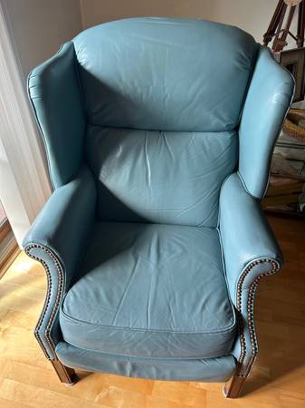 Photo BarcaLounger Leather Recliner in Yale Blue $300