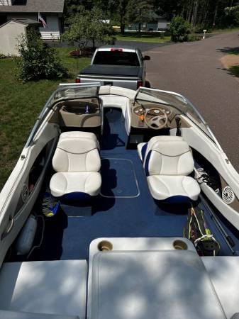 Photo Bayliner ski boat and trailer $8,000