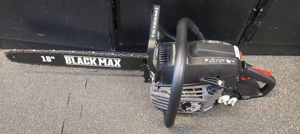 Photo Black Max 18 Gas Chain Sawlike new 38cc 2 cycle $99