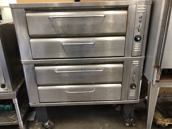 Photo Blodgett 911P Double Deck Pizza Oven $9,000