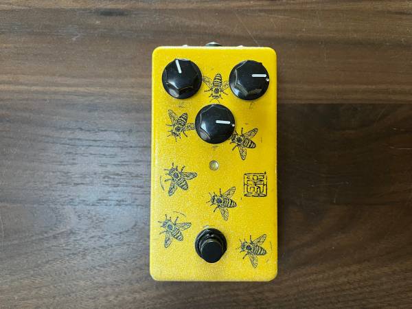 Photo Blue Bee Drive - Effects Layout Clone of Bearfoot FX Blueberry Bass Overdrive $50
