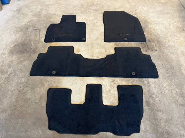 Photo Brand New Kia Telluride Factory Floor Mats $25