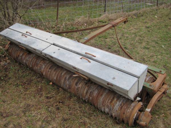Photo Brillion 8 Pull-type Seeder Cultipacker $1,900