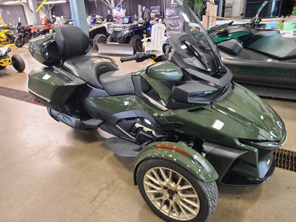Photo CAN AM SPYDER RT-LIM SEA TO SKY $30,999