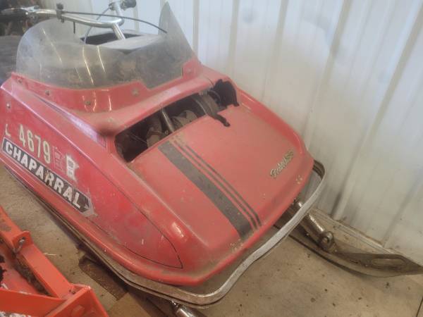 Photo Chaparral snowmobile $300