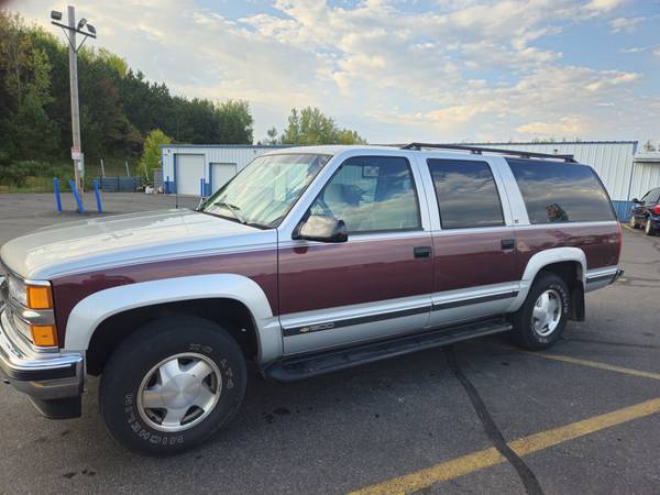 Photo Chevy Suburban 4x4 $13,200