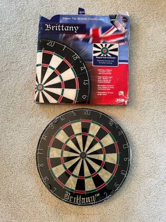 Photo DART BOARDS NEW AND LIKE NEW $1