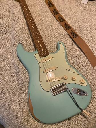 Photo Fender Road Worn 60s Stratocaster Daphne Blue $1,200