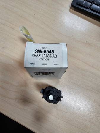 Photo Ford Brake Light Stop Switch New in Box - Fits Many Vehicles $15