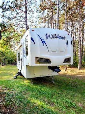 Photo Forest River Wild Cat Fifth Wheel RV $17,000