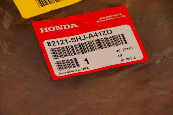 Photo Genuine OEM 82121-SHJ-A41ZD Honda Seat Back R Rear Leather Ivory $150