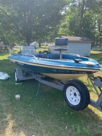 Glastron bass boat fishing boat $3,000