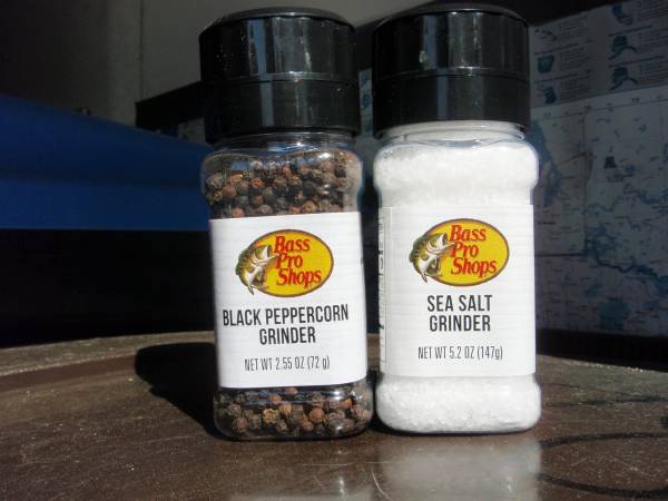 Photo Great for the RV, Deer C, Ice House  Cabin Salt  Pepper Grinders $2