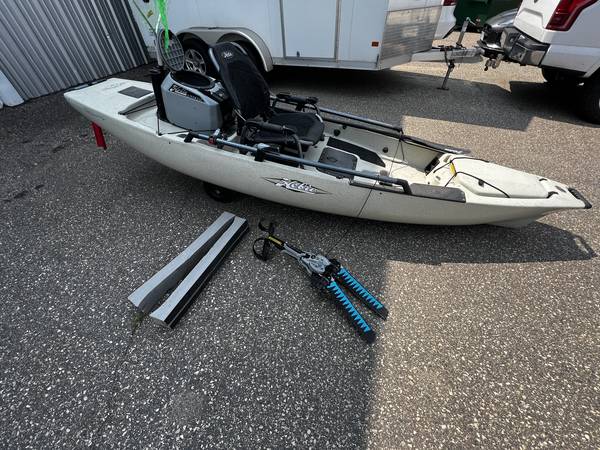 Photo Hobie Mirage Pro Angler 12 and extras $4,100