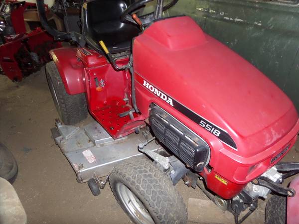 Photo Honda 5518 4 WD 18 HP tractor with 52 inch mower runs good $4,200