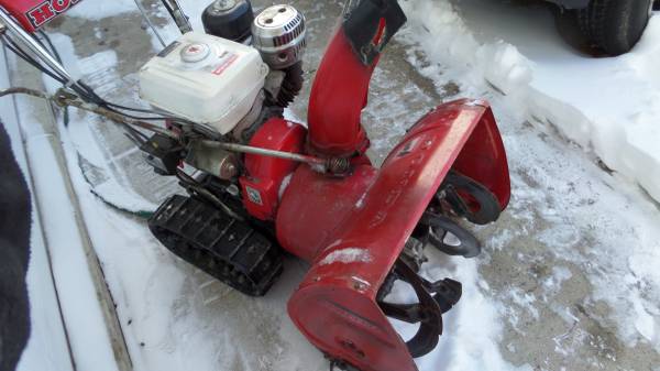 Photo Honda 8 hp track snow blower, runs very good ( Pending sale ) $550