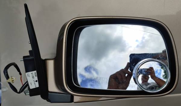 Photo Honda CRV 2004-05 Passenger Side Mirror Right Mojave Mist YR535M As Is $50