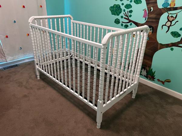 Photo Jenny Lind Crib and mattress set $50