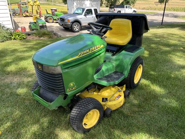 Photo John Deere 345 Garden Tractor 18 HP $2,500