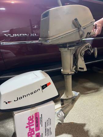 Photo Johnson 4hp outboard motor $300