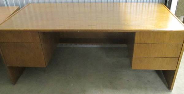 Photo LARGE Wooden Desk - Solid Wood - Heavy, well built $110