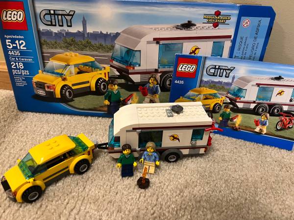 Photo Lego City- CAR AND CARAVAN CAMPER $19