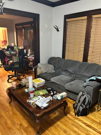 Photo Looking for a Roomate to sublet Uptown apartment $738