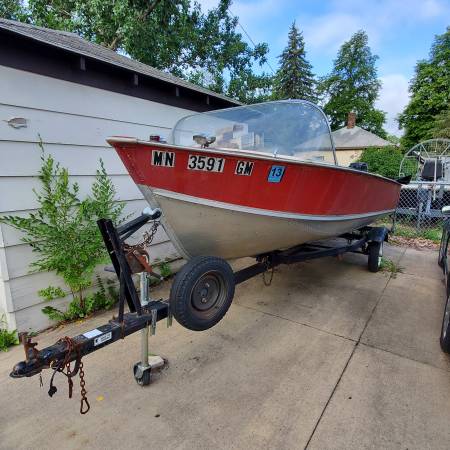 Photo Lund 18 Boat with motor and trailer $3000