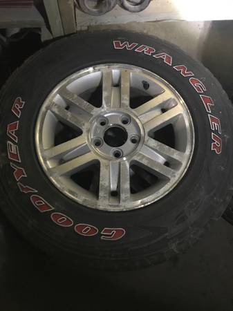 Photo Mercury Mountaineer and Ford Explorer lincoln rims tires and caps