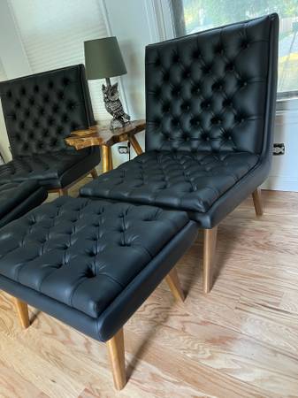 Photo NEW Retro Black Mid Century Faux Leather Lounge Chairs w Ottomans $375