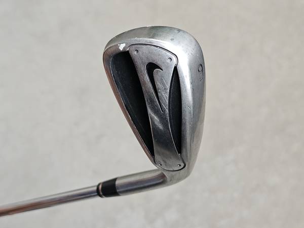 Photo Nike slingshot 6 iron golf club $40