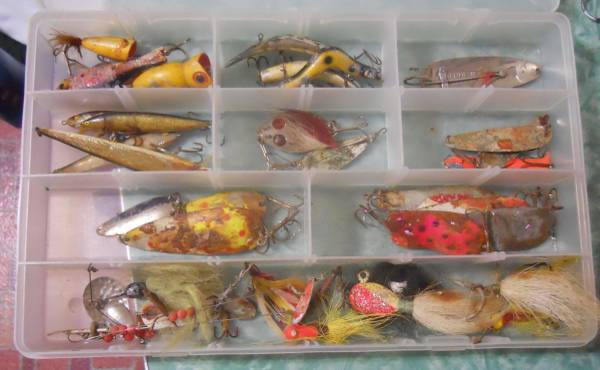 Photo OLD FISHING LURES $20