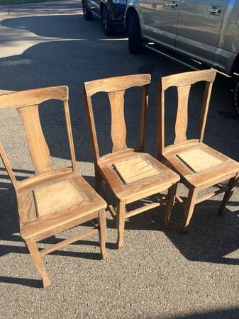 Photo Old wood chairs  and tables