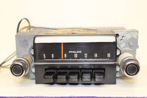 Photo Original FORD C9ZA-18806 1969 Mustang PHILCO AM Radio with knobs. $350