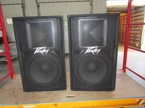 Photo Peavey 12 inch speakers 400w. $200