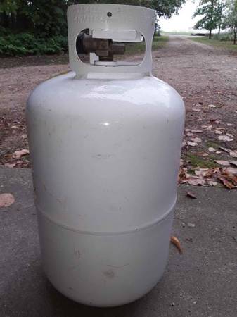 Photo Propane tank empty 32.4 lb $30