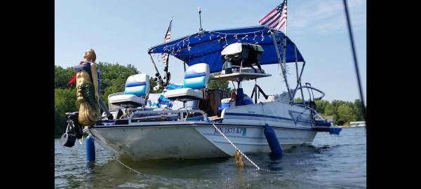 Photo Rare Grumman (Hybrid) means, Deck, Fishing, speed Boat First $ 4000. $4,000