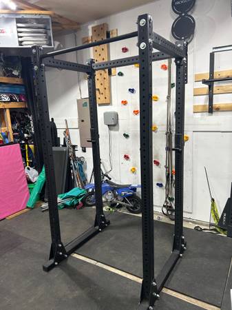 Photo Rogue fitness monster lite RML-390F squat rack $640