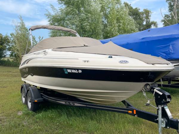 Photo SeaRay Sundeck 200 - Excellent condition $19,500