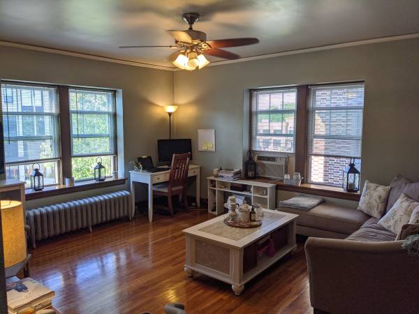 Sunny, Spacious Front Corner One Bedroom at Grand Heritage Apartments $1,158