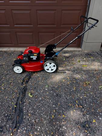 Photo Toro 22 Inch High Wheel Recycler with Smart Stow--Like New $250