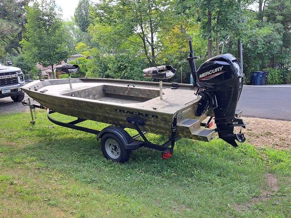 Tracker Grizzly 1654 $13,000