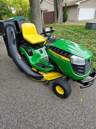 Photo Two year old excellent condition John Deere D125 with bagger $2,400