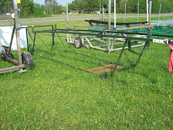 Photo Used EZ Roll Cantilever Pontoon Lift $500