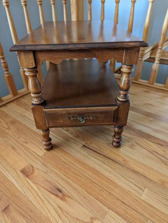 Photo VINTAGE TELL CITY YOUNG REPUBLIC HARD ROCK MAPLE END TABLE $150