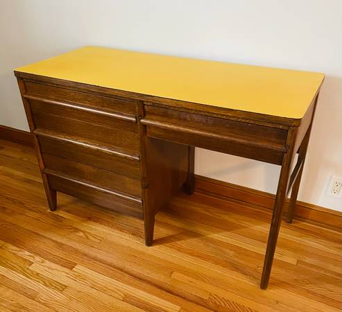 Vintage 1960s  Mid Century Modern Solid Wood Desk  Beautiful Piece $250