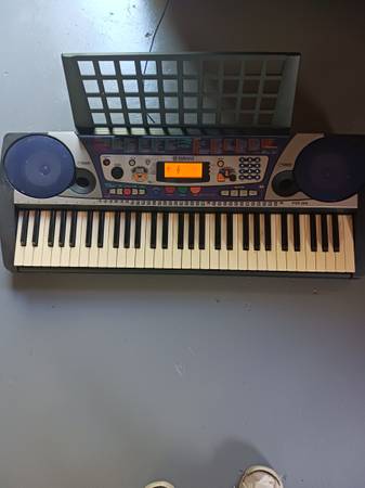Photo Yamaha PSR-260 keyboard $60