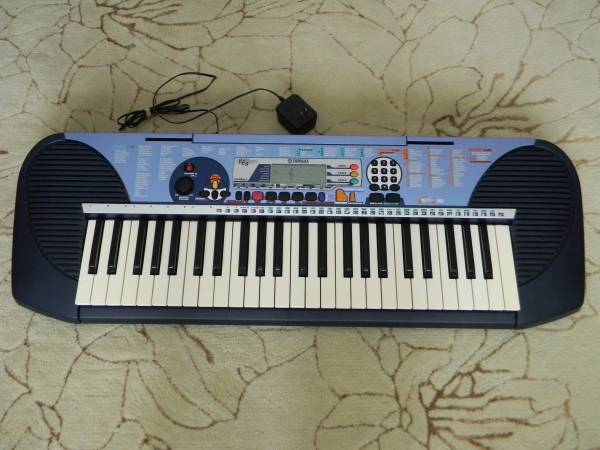 Photo Yamaha PSR 140 Keyboard Piano $100