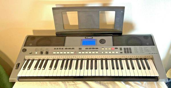 Photo Yamaha PSR E443 Piano, Keyboard, Controller $279