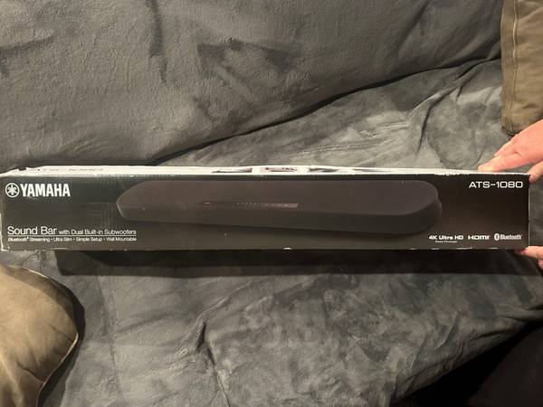 Photo Yamaha Sound Bar with Dual Built-in Subwoofers $120